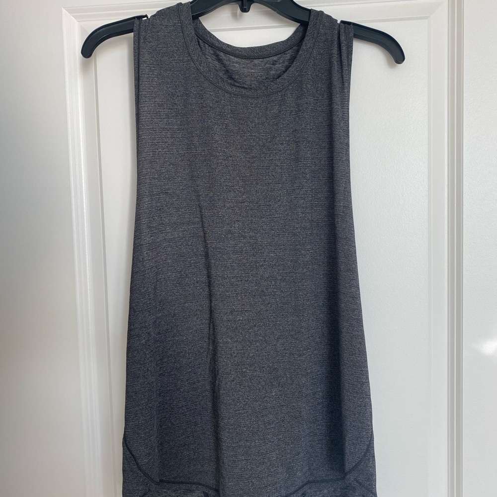 Lululemon tank top with scrunched back.